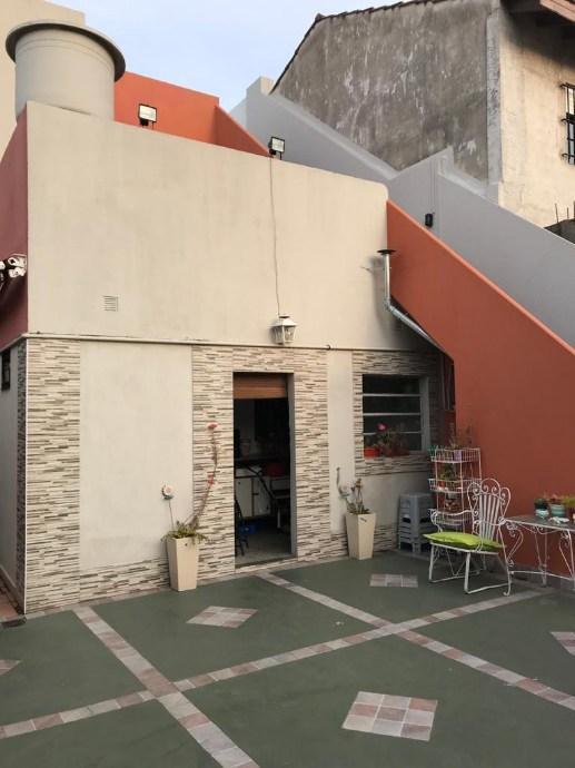 Casa 4 ambientes con garage, patio, fondo libre y terraza