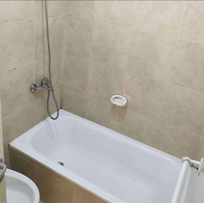 Foto de DEPARTAMENTO 2 AMBIENTES EN 1ER PISO AL FRENTE, imagen 2