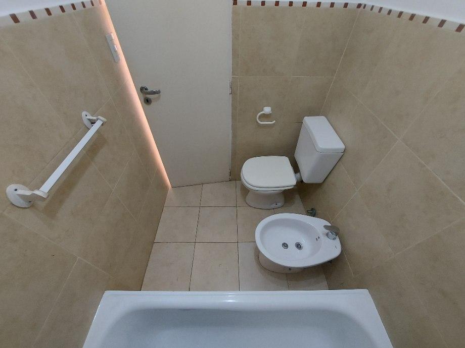 Foto de DEPARTAMENTO 2 AMBIENTES EN 1ER PISO AL FRENTE, imagen 4