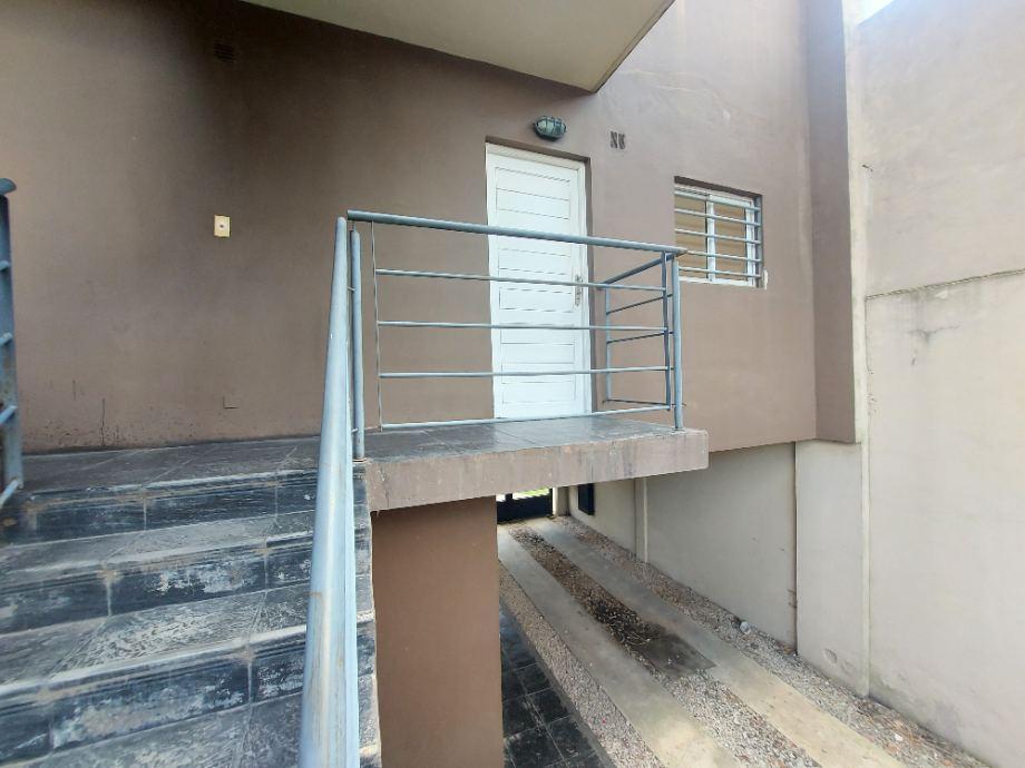 DEPARTAMENTO 2 AMBIENTES EN 1ER PISO AL FRENTE