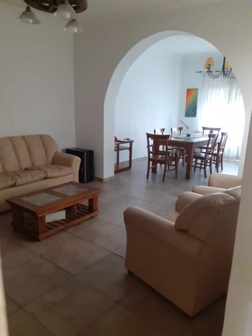 MUY LINDA CASA 3 AMBIENTES CON FONDO LIBRE - PISCINA CLIMATIZA Y QUINCHO