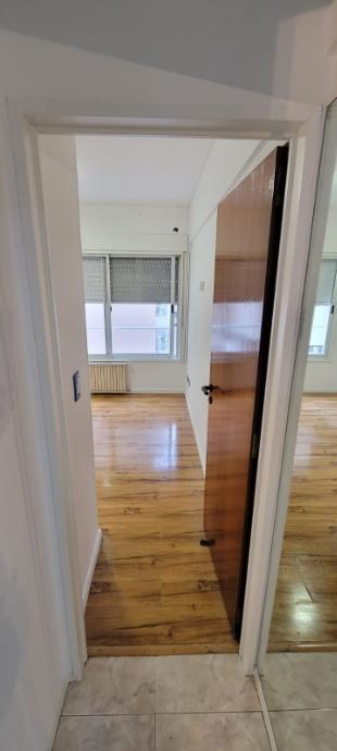 Foto de MUY LINDO DEPARTAMENTO 2 AMB AL FRENTE CON COCHERA - EXCELENTE UBICACIÓN, imagen 2