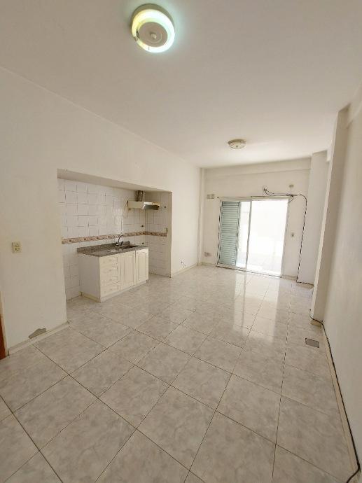 Foto de LINDO DEPARTAMENTO 2 AMBIENTES EN PTA BAJA CON AMPLIO PATIO. EXCELENTE, imagen 3
