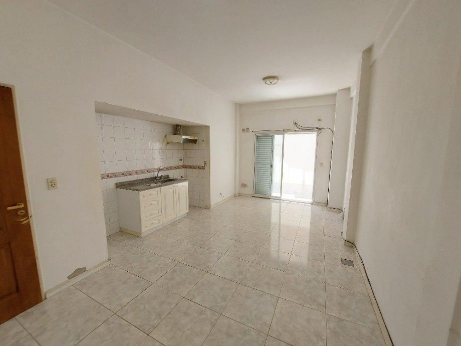 LINDO DEPARTAMENTO 2 AMBIENTES EN PTA BAJA CON AMPLIO PATIO. EXCELENTE UBICACIÓN