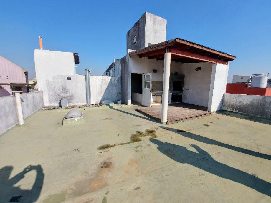 Foto de DEPARTAMENTO 3 AMBIENTES CON AMPLIA TERRAZA - EXCELENTE UBICACIÓN, imagen 3