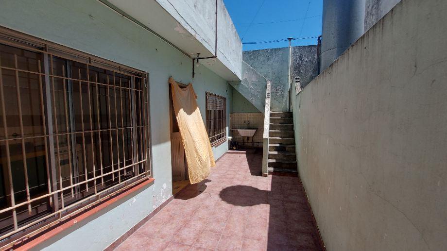 Galpón de 200 m² Aprox y 2 Deptos 3 Ambientes en Block 2