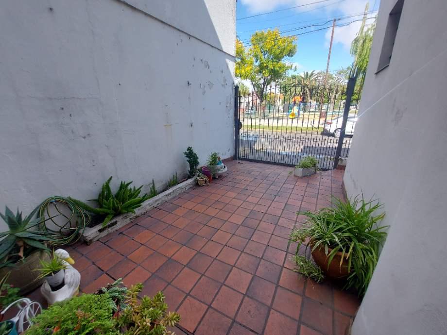 Hermosa Casa 4 Ambientes con Cochera Patio y Terraza 1