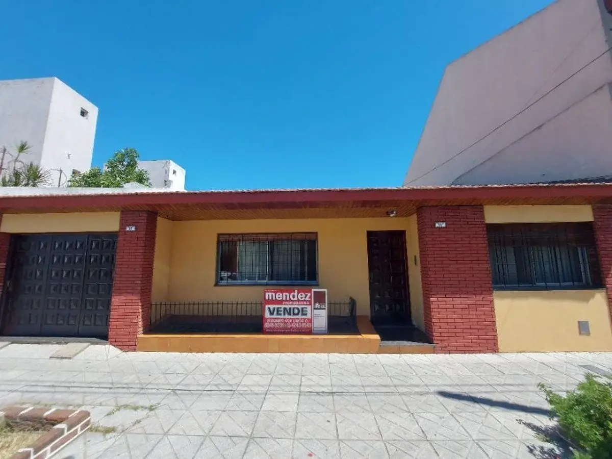 MUY LINDA CASA 3 AMBIENTES CON GARAGE, PATIO Y QUINCHO 2