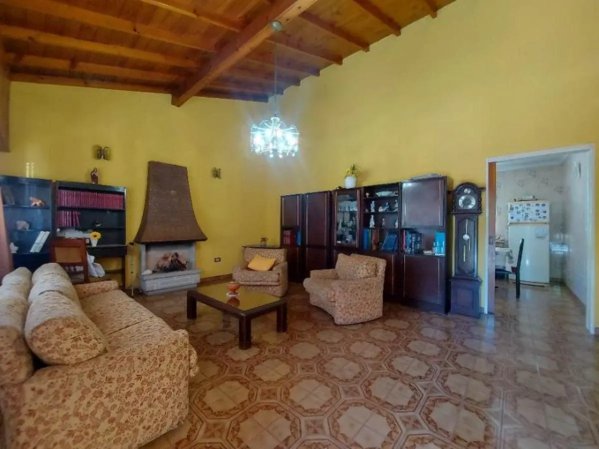 MUY LINDA CASA 3 AMBIENTES CON GARAGE, PATIO Y QUINCHO 3