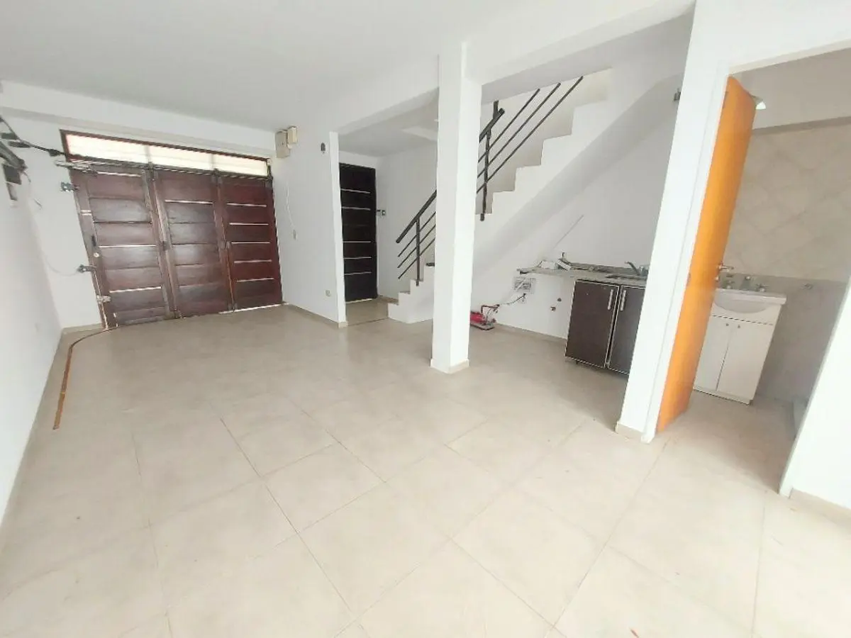 HERMOSO TRIPLEX 3 AMBIENTES CON GARAGE, PATIO, 3 BAÑOS Y BALCÓN 8