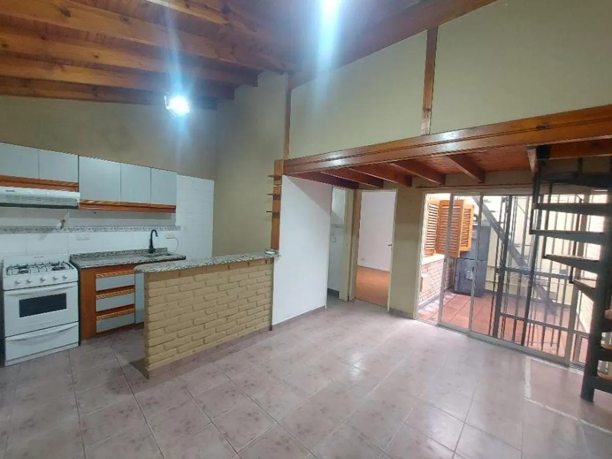 DEPARTAMENTO TIPO CASA INTERNO 2 AMBIENTES CON PATIO Y TERRAZA 1