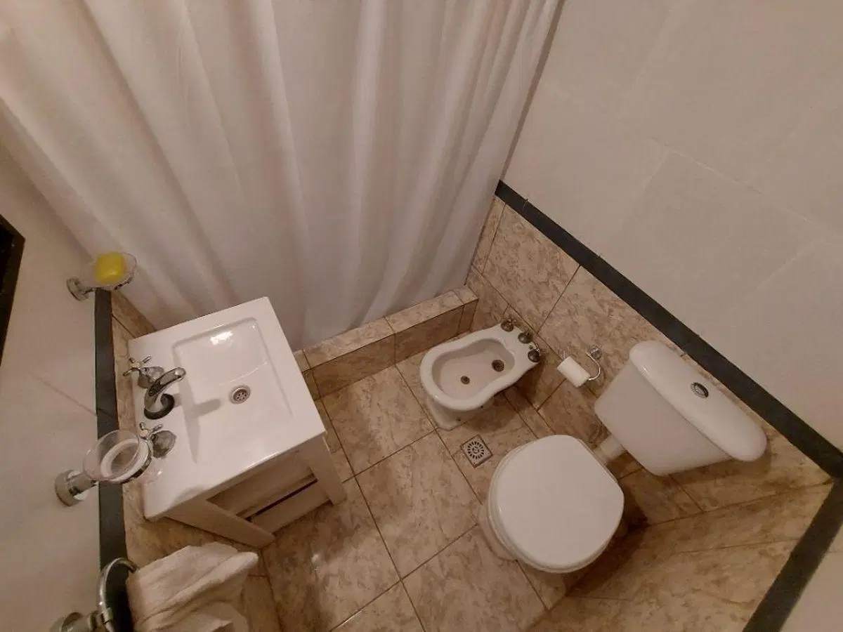MUY LINDO DEPTO TIPO CASA INTERNO 2 AMBIENTES CON PATIO Y TERRAZA 2