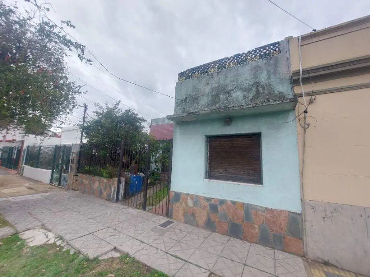 LOTE DE 8,66 X 50 MTS CON 2 UNIDADES A REFACCIONAR O DEMOLER 1