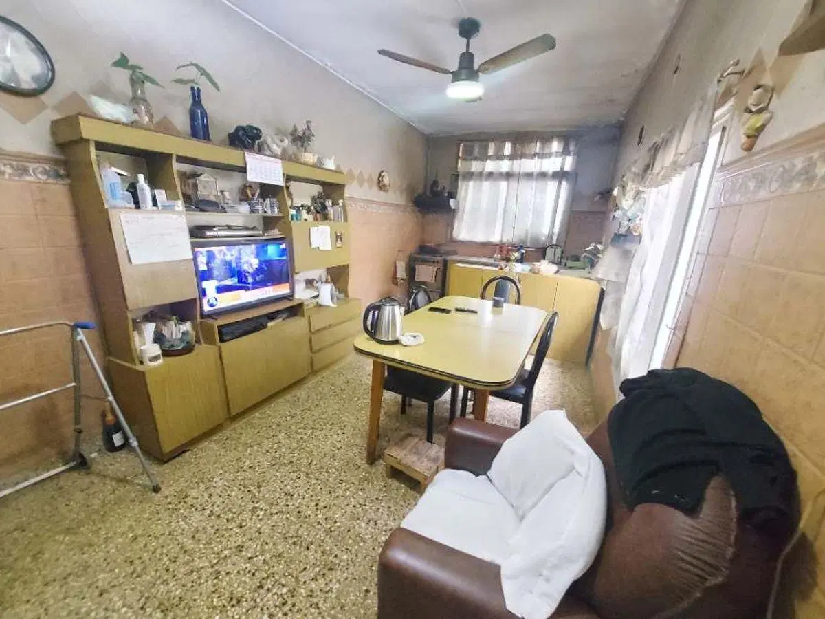 LOTE DE 8,66 X 50 MTS CON 2 UNIDADES A REFACCIONAR O DEMOLER 3