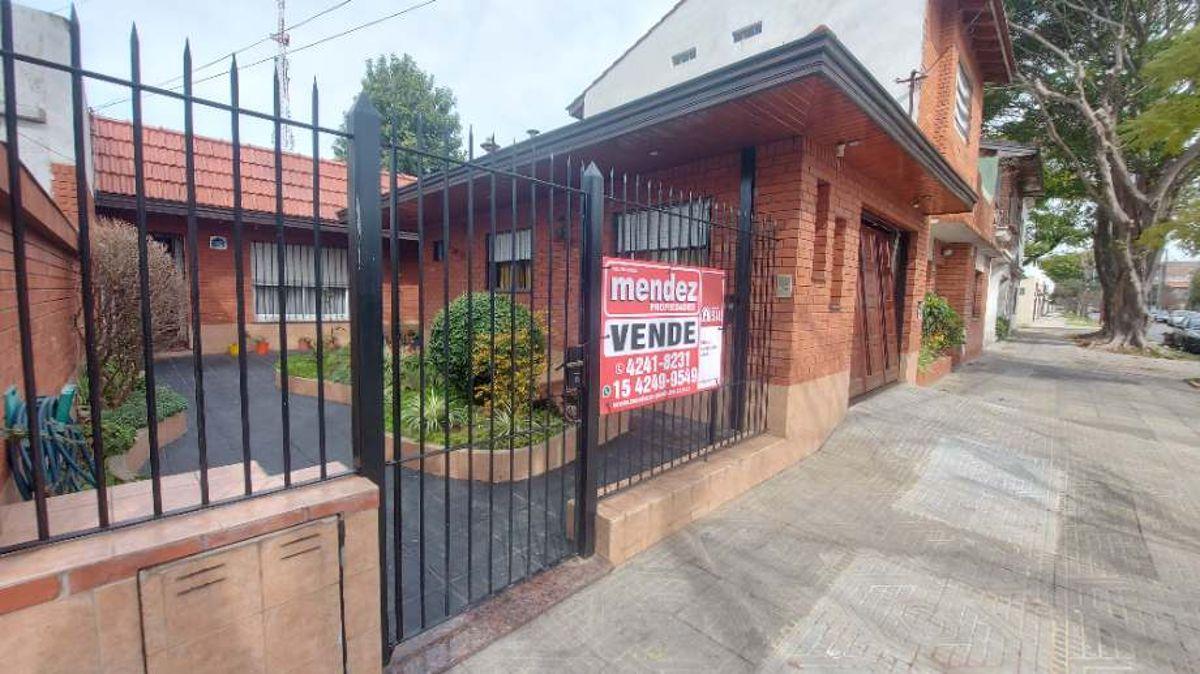 Foto de HERMOSA CASA 4 AMBIENTES CON AMPLIO FONDO LIBRE Y GARAGE, imagen 4