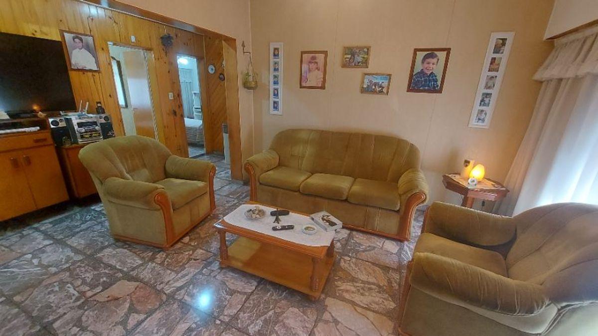 Foto de HERMOSA CASA 4 AMBIENTES CON AMPLIO FONDO LIBRE Y GARAGE, imagen 5