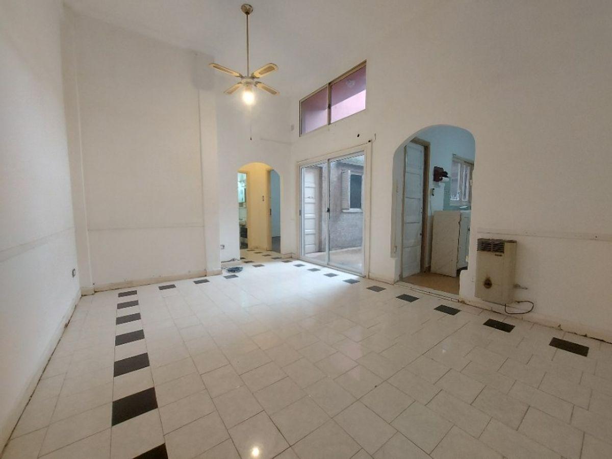 Foto de DEPTO TIPO CASA INTERNO 2 AMBIENTES CON PATIO EN EXCELENTE UBICACIÓN, imagen 4