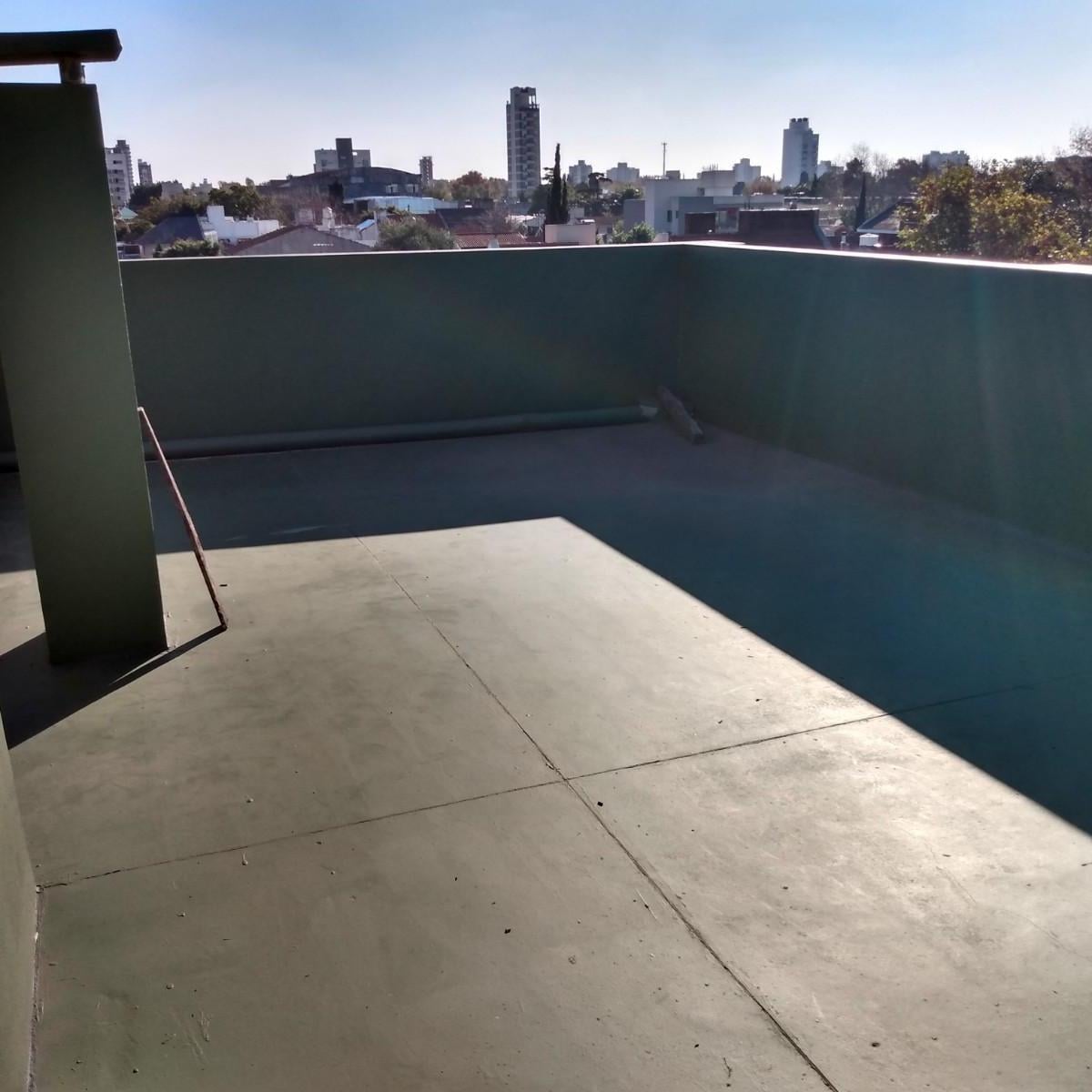 Venta departamento 2 ambientes y terraza propia en Banfield