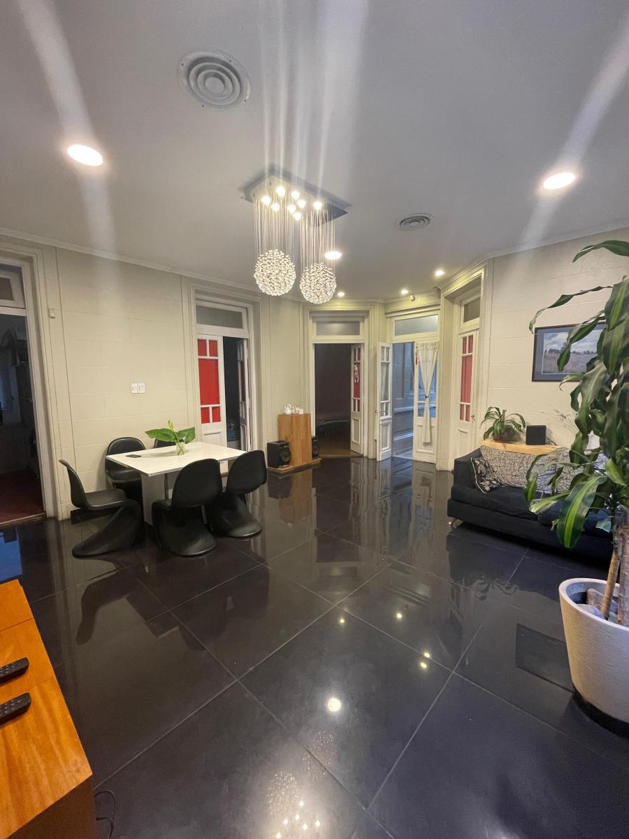 Casa de estilo reciclada en venta Temperley