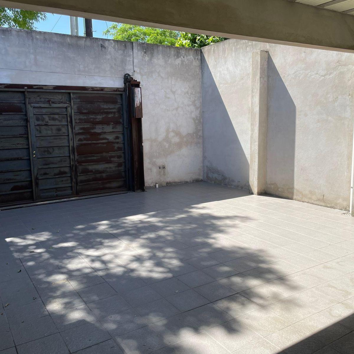 OPORTUNIDAD amplia casa en venta en Banfield APTO CREDITO