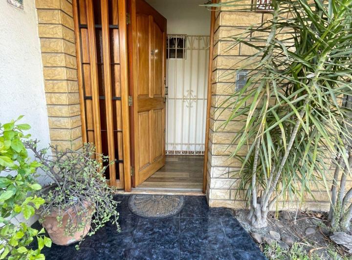 Chalet en Venta a Pasos de Las Lomitas – ¡Ubicación Inmejorable! 1