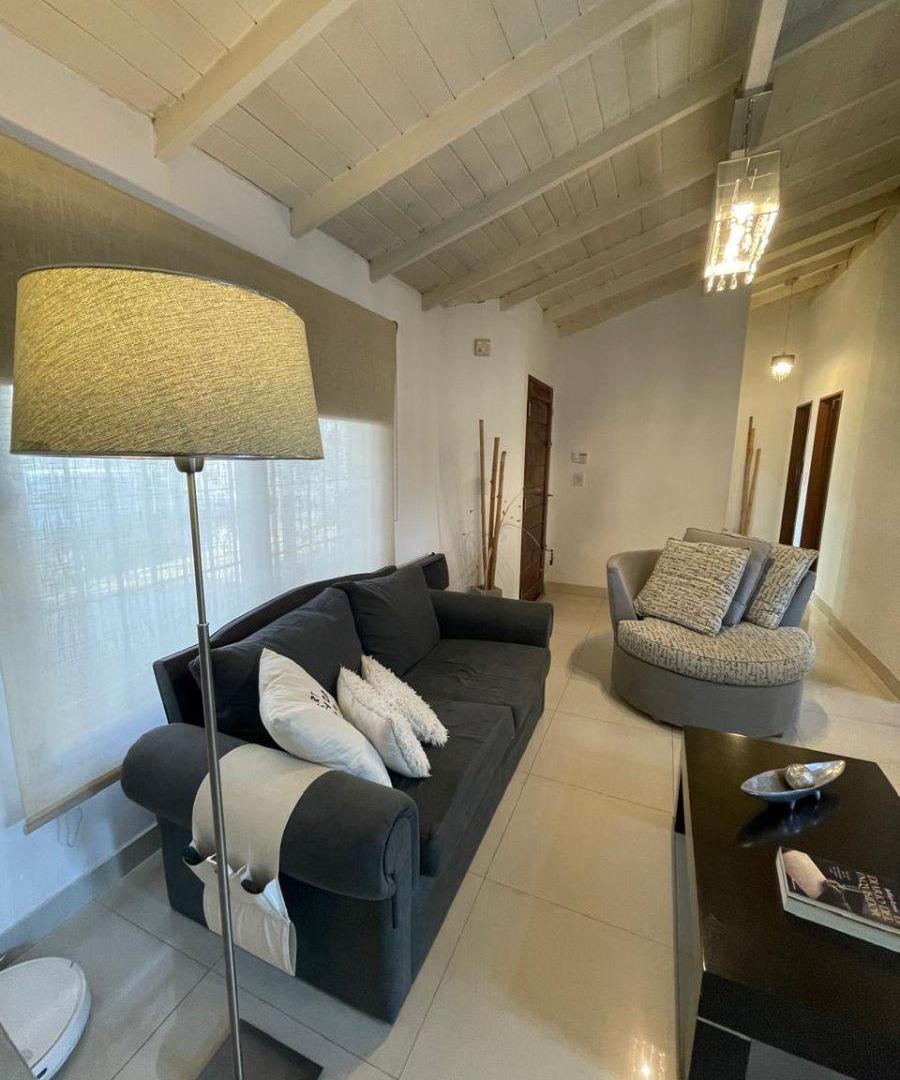 Foto de Casa PH independiente en Venta en Turdera, imagen 1