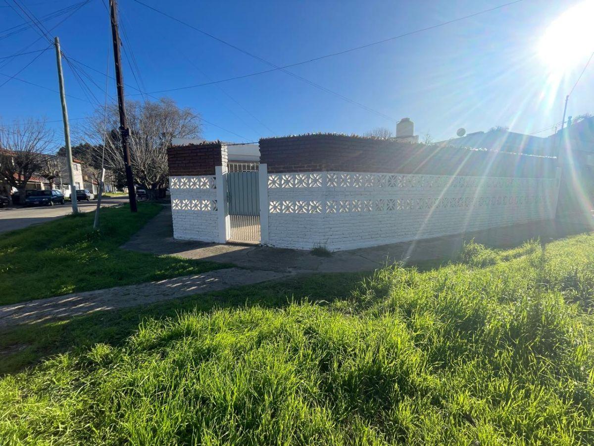 Foto de Casa de 250 m² con 3 dormitorios en venta en Lomas de Zamora, imagen 2