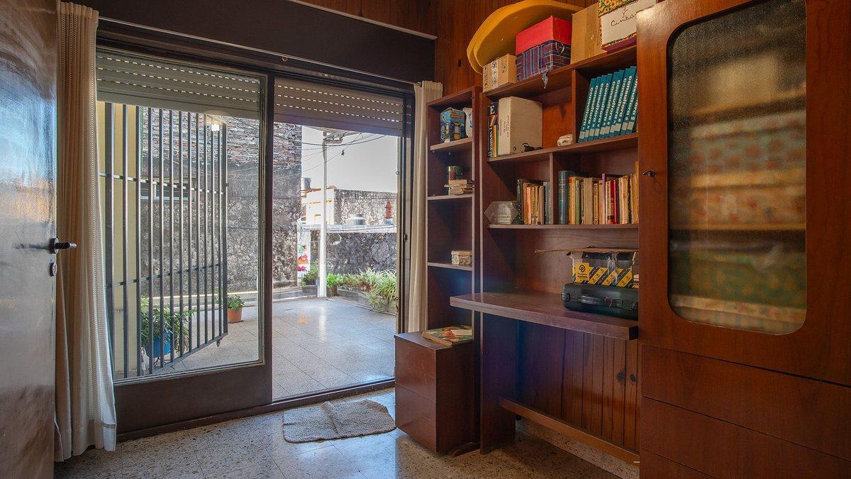 Venta Casa Al Frente con Cochera y Casa Interna 1