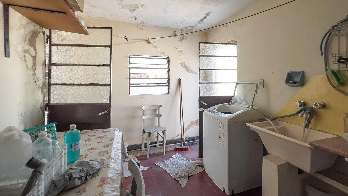 Venta Casa Al Frente con Cochera y Casa Interna 4