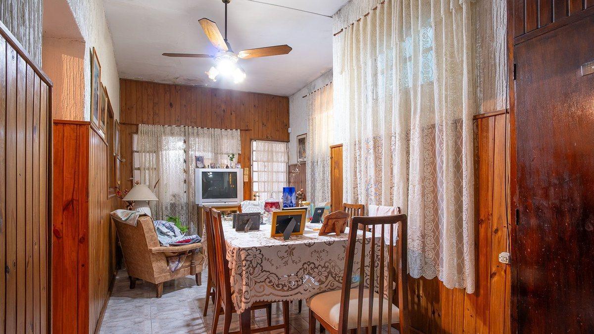 Venta Casa Al Frente con Cochera y Casa Interna 5