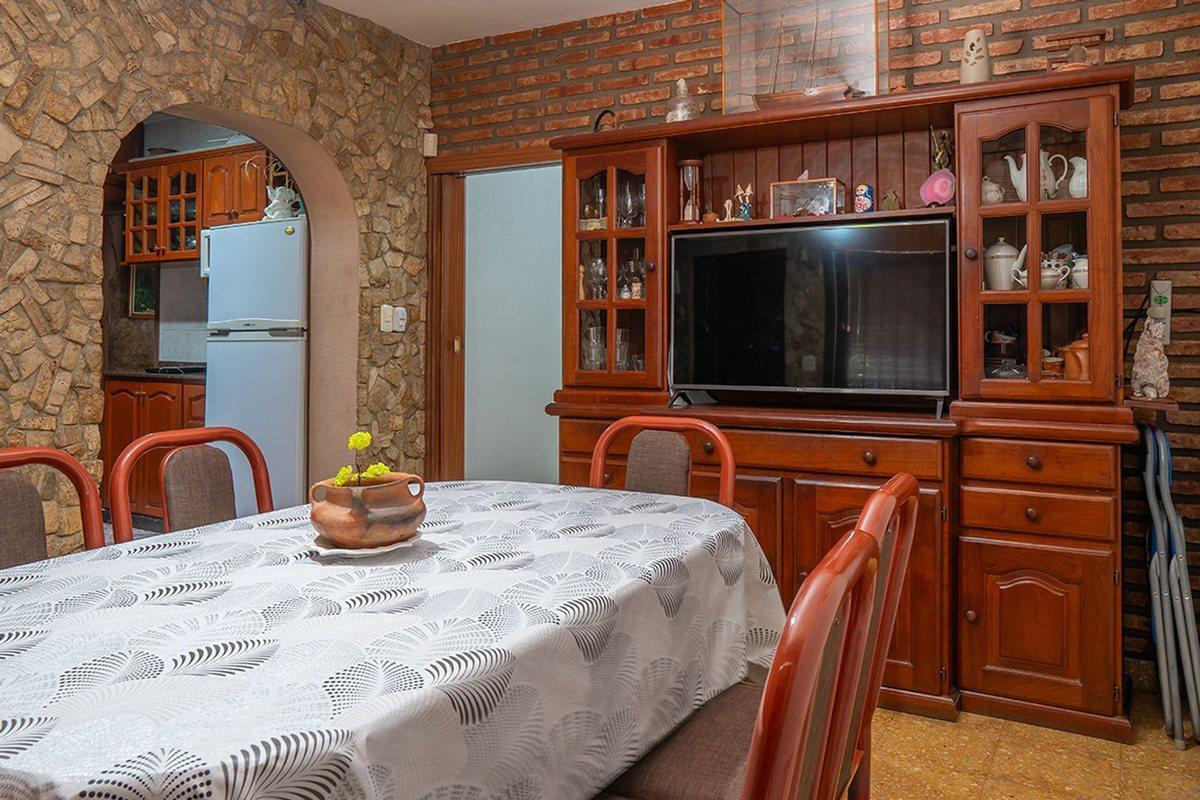 Venta, Excelente Casa Impecable en G. Baigorria 5