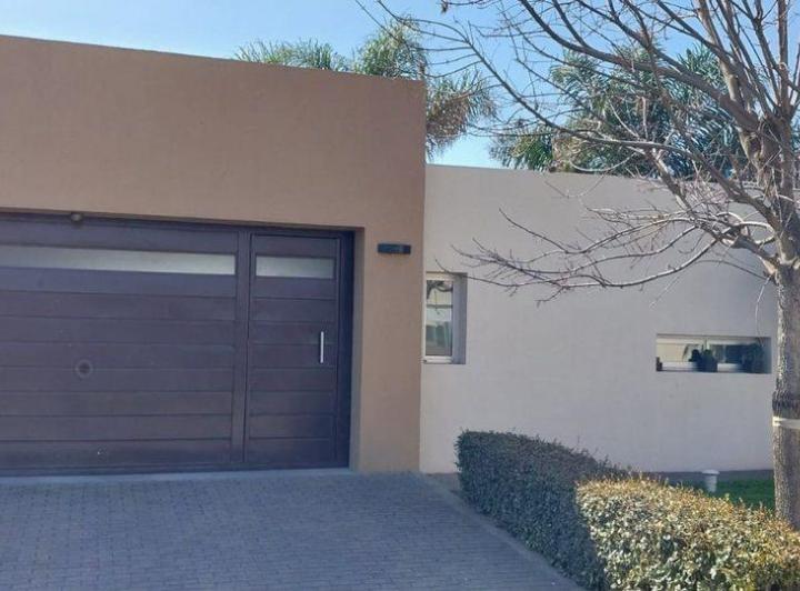 Casa en venta en Barrio cerrado La Antonella 4