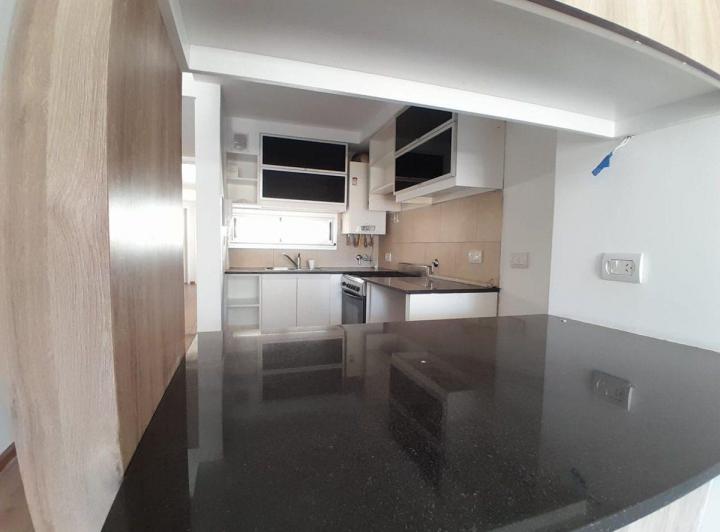 Alquiler dos dormitorios y cochera zona rio 5
