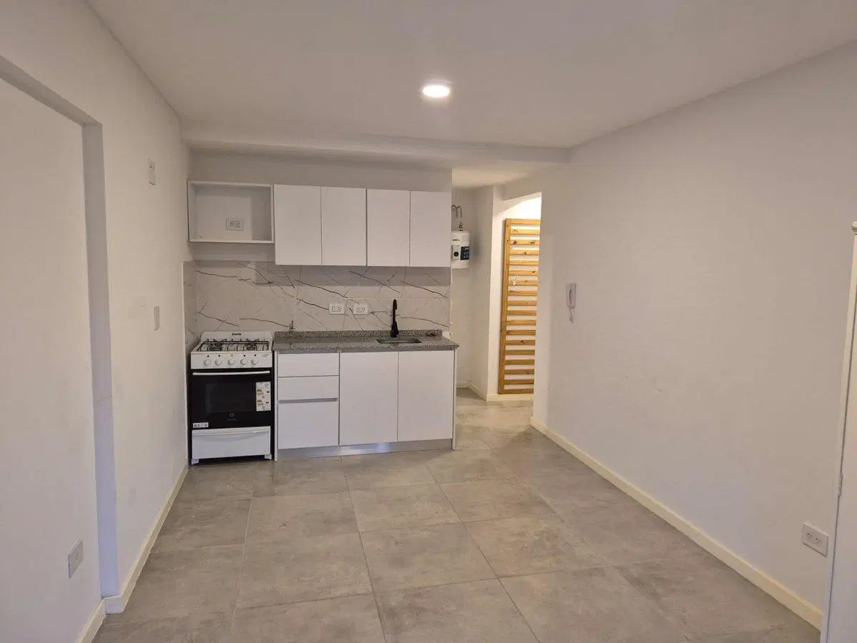 ALQUILER MONOAMBIENTE CON BALCON BARRIO PICHINCHA 5