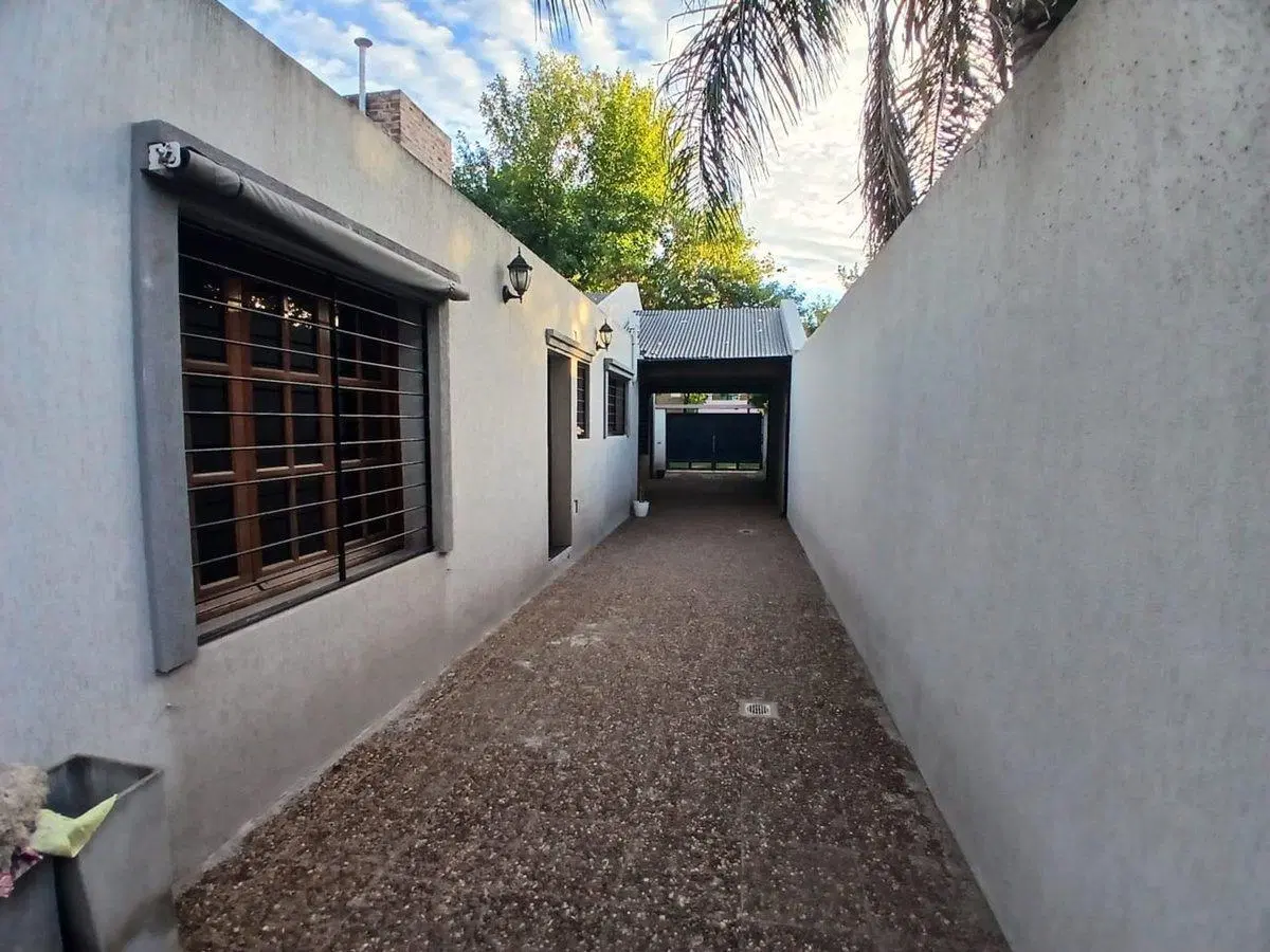 Hermosa casa de 3 dormitorios en Ricardone 2