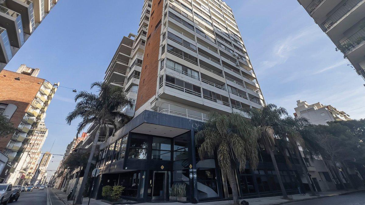 VENTA DEPARTAMENTO 5 DORMITORIOS/COCHERA VISTA RÍO