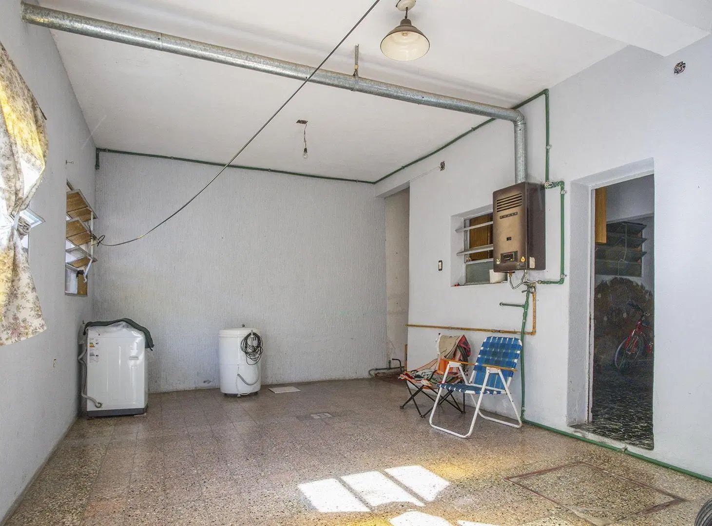 OPORTUNIDAD VENTA 2 CASAS CON INGRESOS IDEP. 4