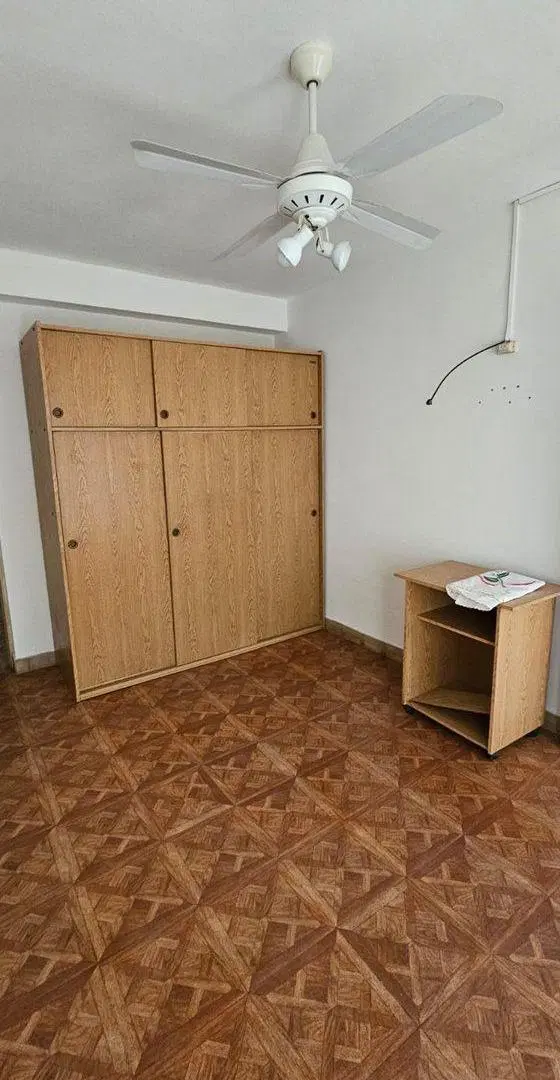 Casa tres dorm., excelente estado. Barrio Grandoli 5