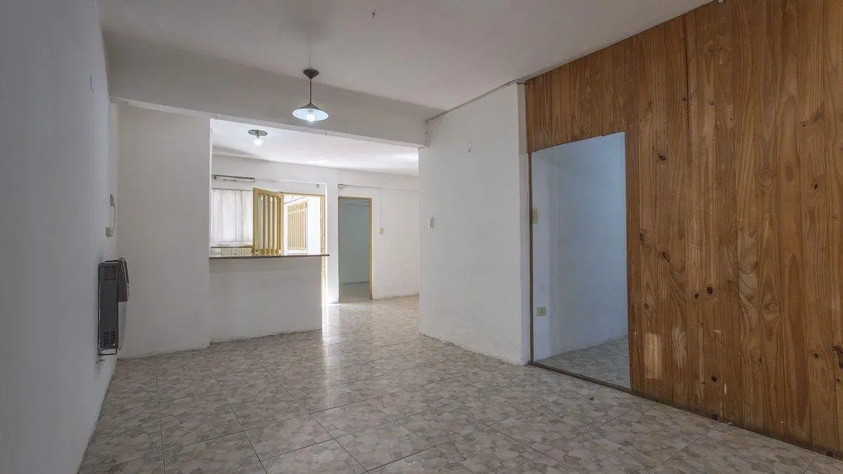 VENTA CASA FRENTE EN BARRIO LAS HERAS 4