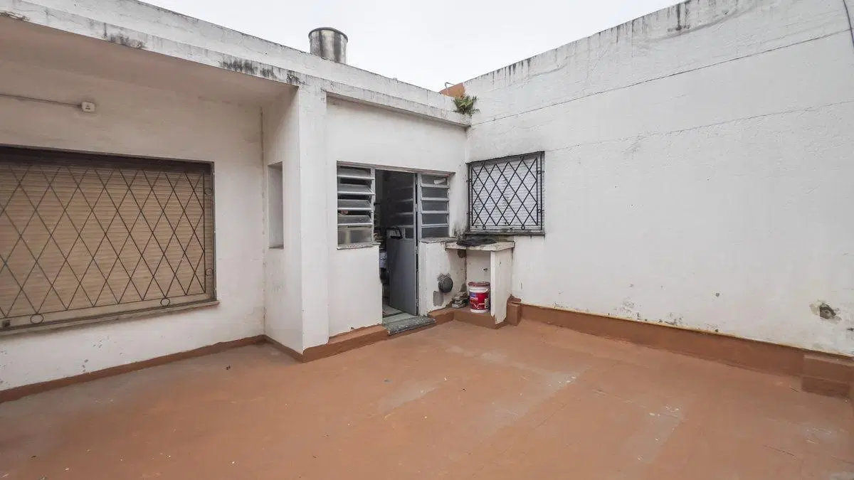 VENTA CASA DE 4 DORMITORIOS CON LOCAL AL FRENTE 5