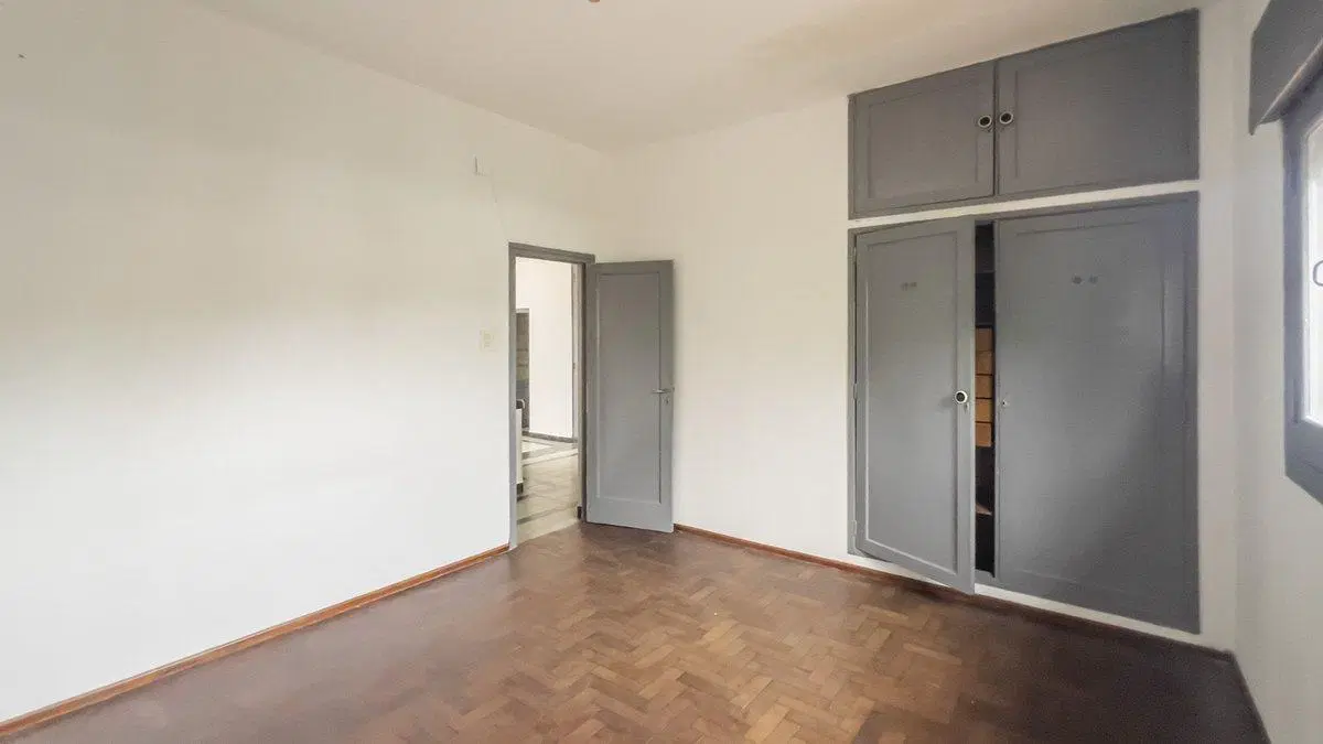 VENTA CASA DE 4 DORMITORIOS CON LOCAL AL FRENTE 3