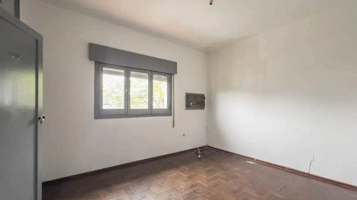 VENTA CASA DE 4 DORMITORIOS CON LOCAL AL FRENTE 2