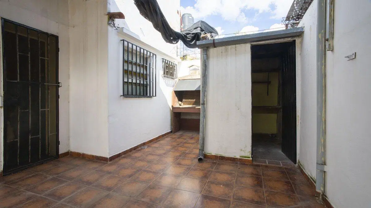 CASA DE TRES DORMITORIOS, PATIO Y COCHERA 3