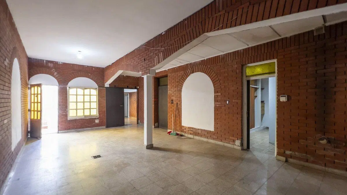 VENTA DE CASA 4 DORMITORIOS 354M2 DE TERRENO 2