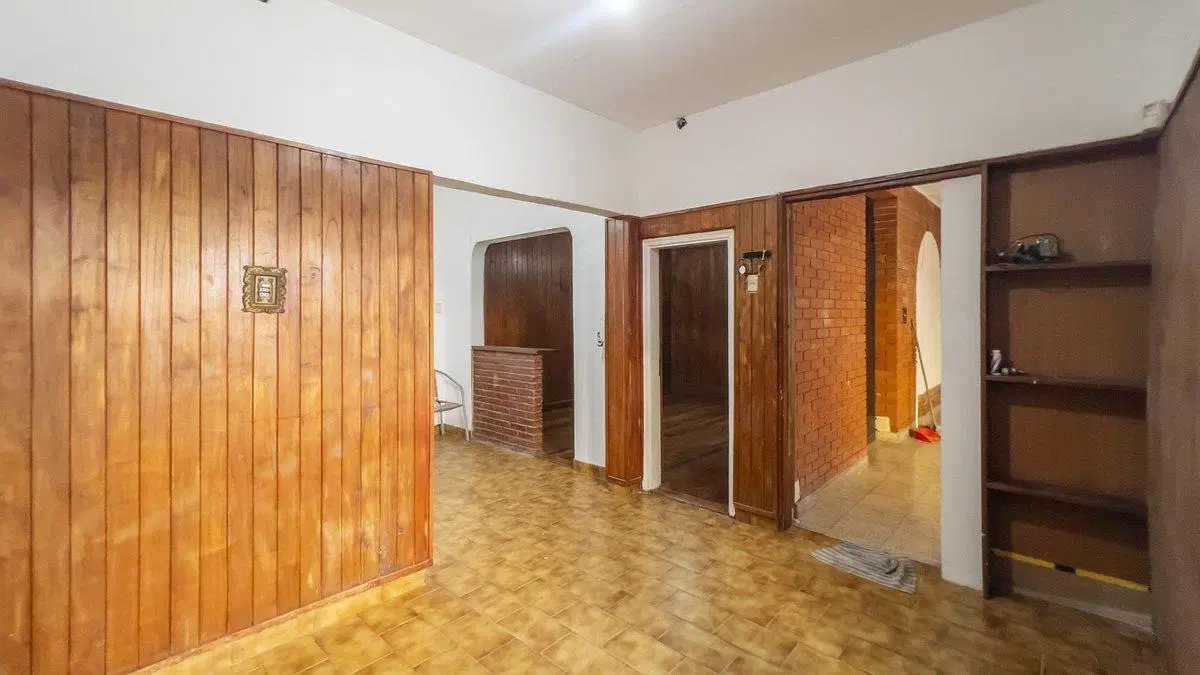 VENTA DE CASA 4 DORMITORIOS 354M2 DE TERRENO 8
