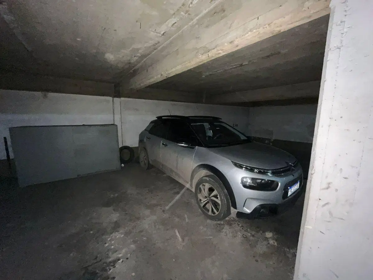 VENTA COCHERA EN BARRIO MARTIN 2