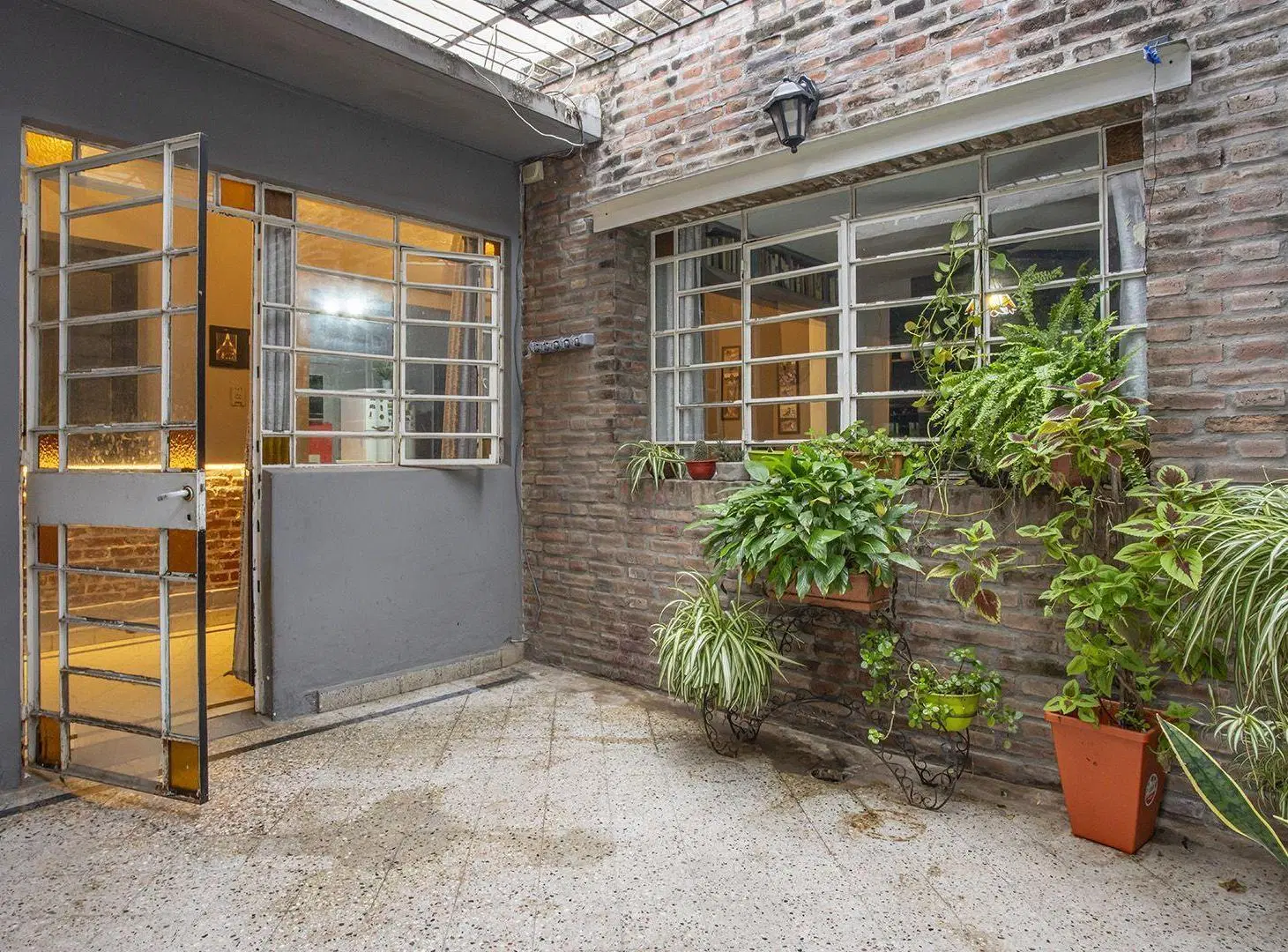 venta casa de pasillo 2 dormitorios con pileta 8