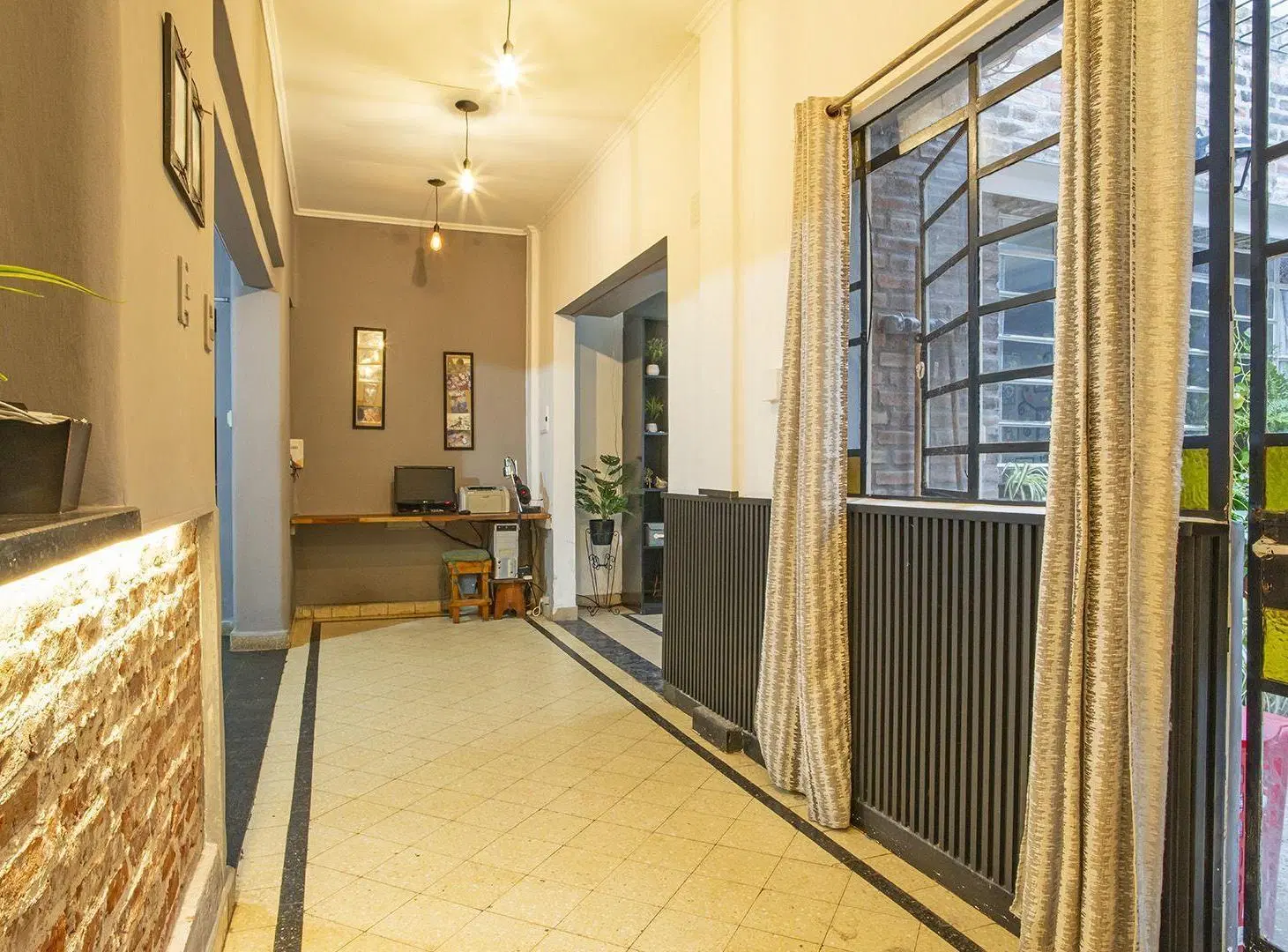 venta casa de pasillo 2 dormitorios con pileta 4