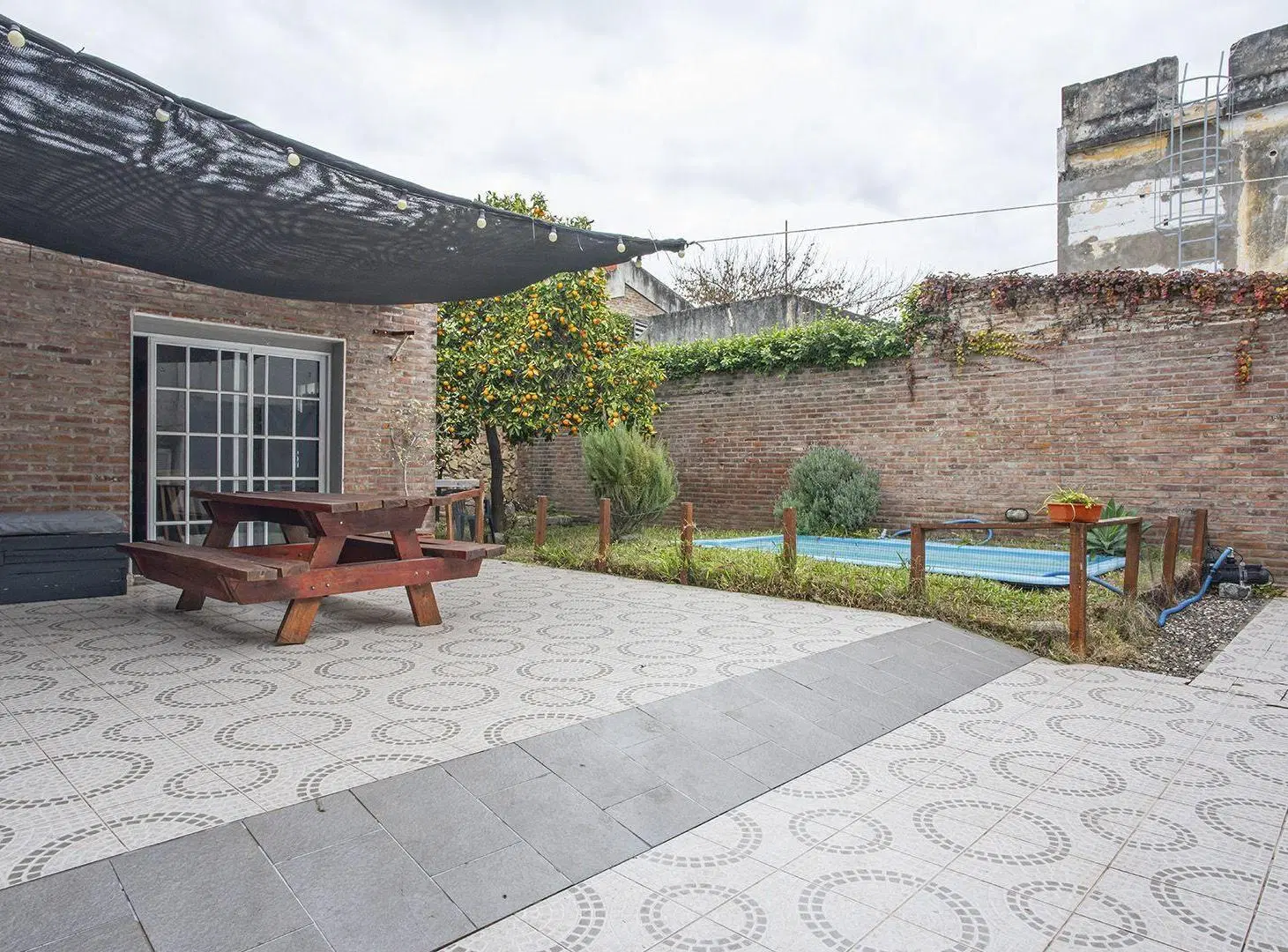 venta casa de pasillo 2 dormitorios con pileta 5