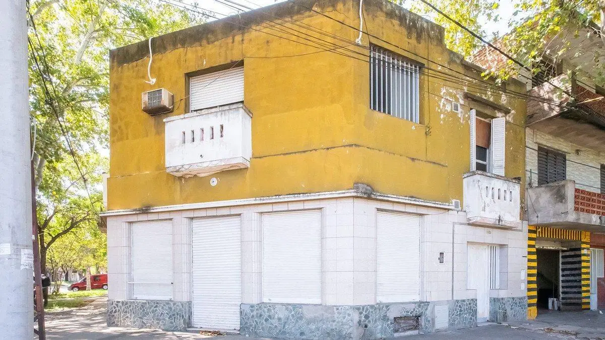 Casa de 4 dorm en P.A c/cochera+ Local comercial 4